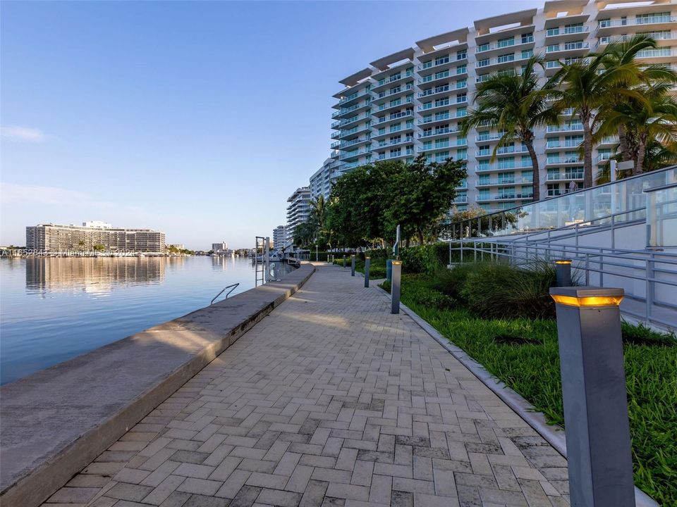 For Sale: $830,000 (2 beds, 2 baths, 1135 Square Feet)