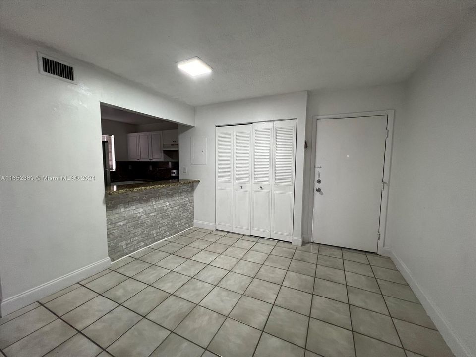 For Rent: $2,300 (2 beds, 1 baths, 1026 Square Feet)