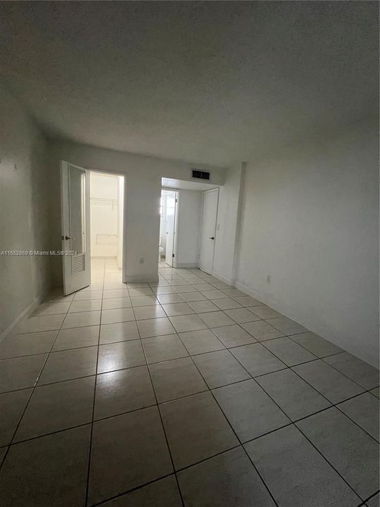 For Rent: $2,300 (2 beds, 1 baths, 1026 Square Feet)