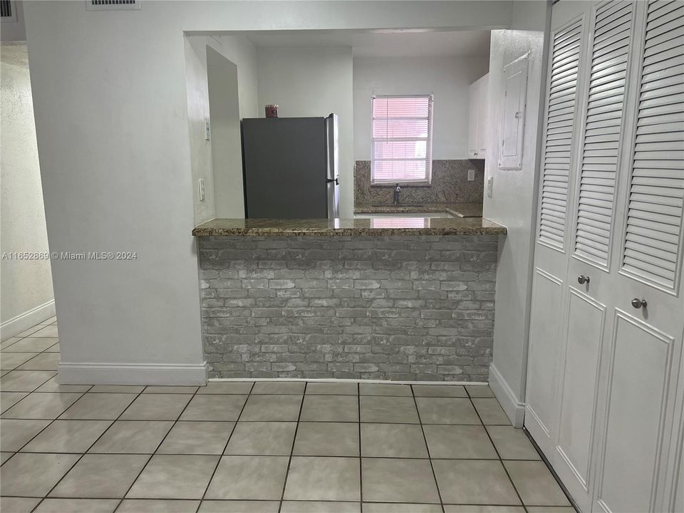 For Rent: $2,300 (2 beds, 1 baths, 1026 Square Feet)