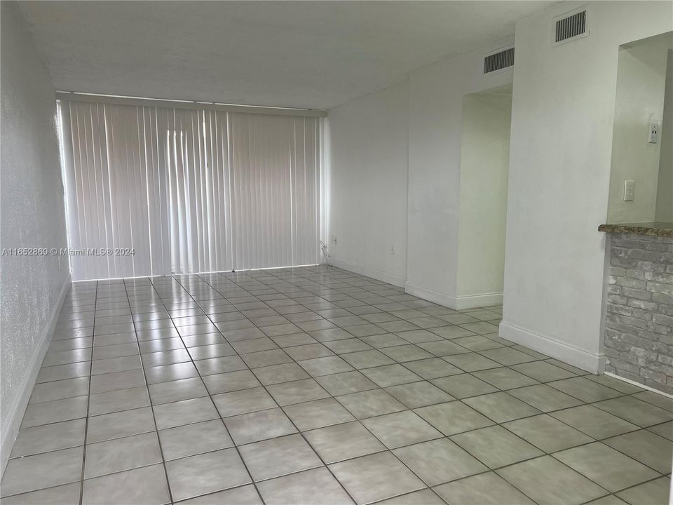 For Rent: $2,300 (2 beds, 1 baths, 1026 Square Feet)