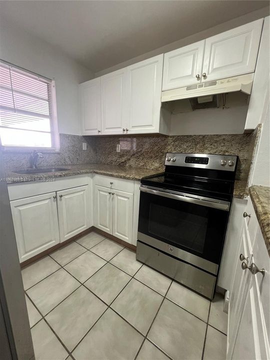 For Rent: $2,300 (2 beds, 1 baths, 1026 Square Feet)