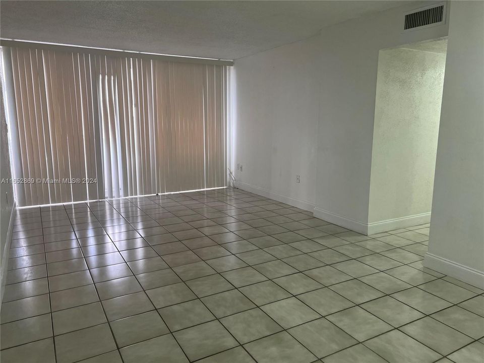 For Rent: $2,300 (2 beds, 1 baths, 1026 Square Feet)