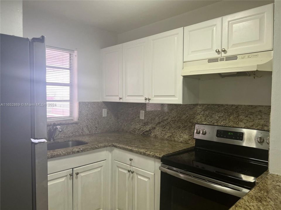 For Rent: $2,300 (2 beds, 1 baths, 1026 Square Feet)