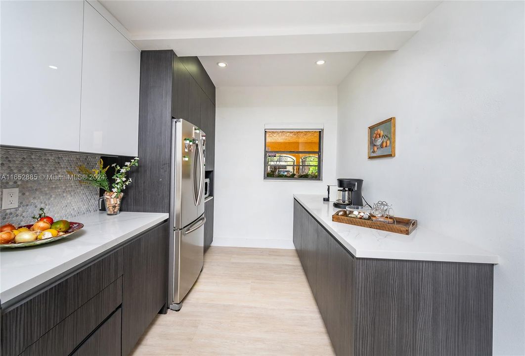 Active With Contract: $530,000 (3 beds, 2 baths, 2050 Square Feet)