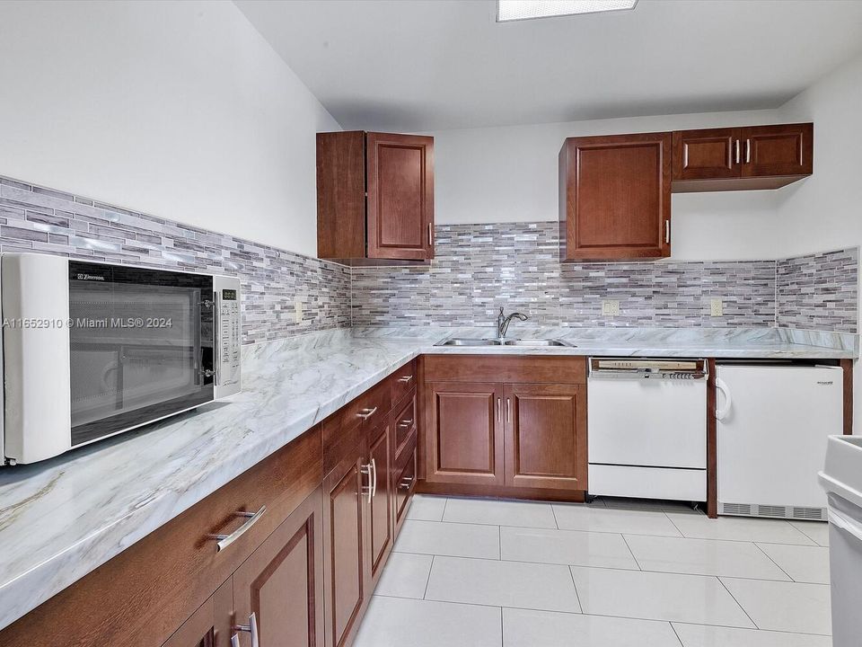 For Rent: $4,200 (2 beds, 2 baths, 1522 Square Feet)