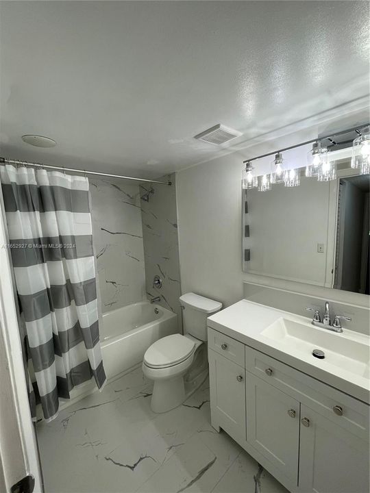 Active With Contract: $1,900 (1 beds, 1 baths, 833 Square Feet)