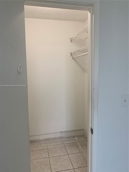 Active With Contract: $2,000 (1 beds, 1 baths, 838 Square Feet)