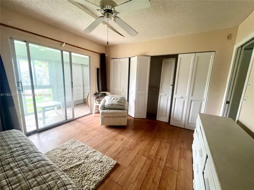 For Sale: $99,900 (1 beds, 1 baths, 700 Square Feet)