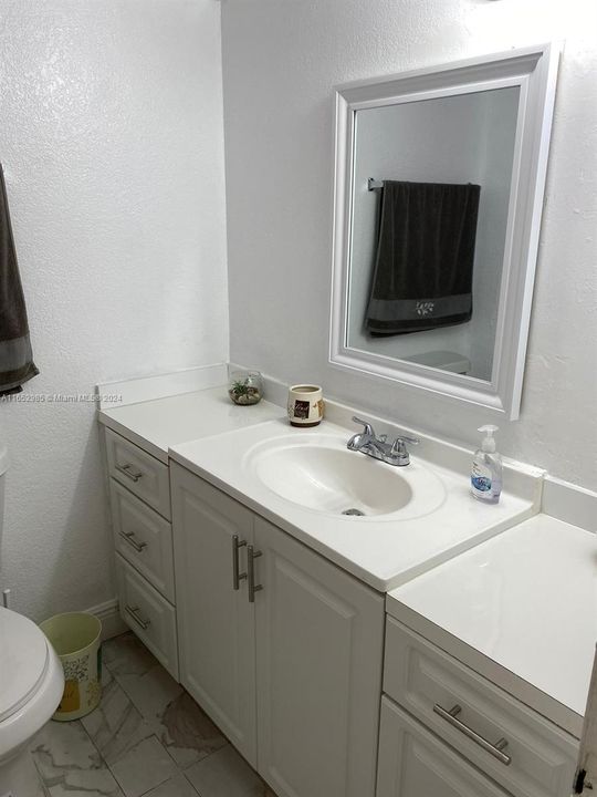 Active With Contract: $2,400 (2 beds, 2 baths, 1060 Square Feet)