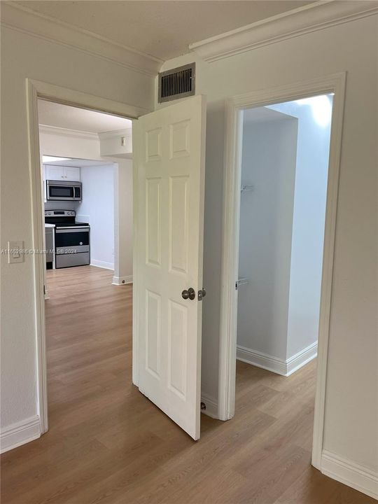 Active With Contract: $2,400 (2 beds, 2 baths, 973 Square Feet)