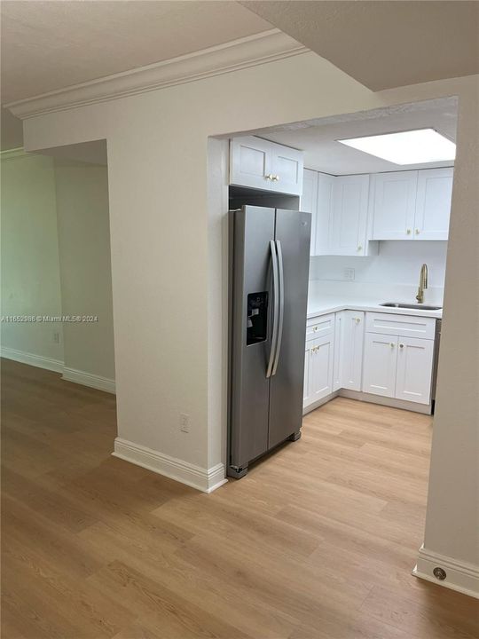 Active With Contract: $2,400 (2 beds, 2 baths, 973 Square Feet)