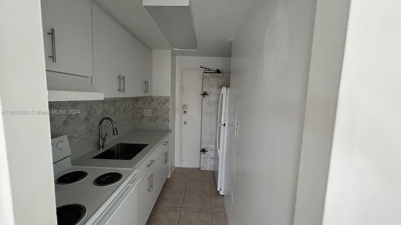 For Rent: $1,750 (0 beds, 1 baths, 580 Square Feet)