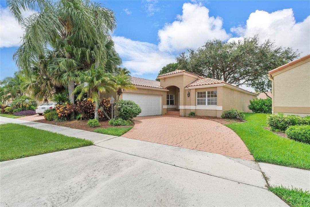 For Sale: $599,000 (3 beds, 2 baths, 1963 Square Feet)