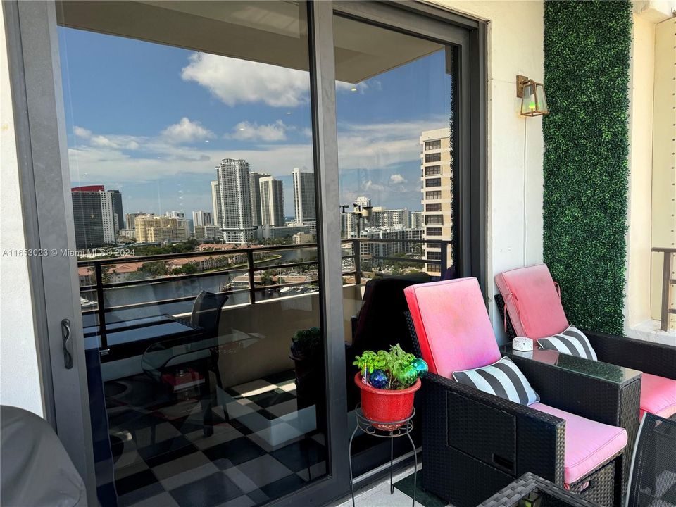 En Venta: $349,000 (1 camas, 1 baños, 1000 Pies cuadrados)