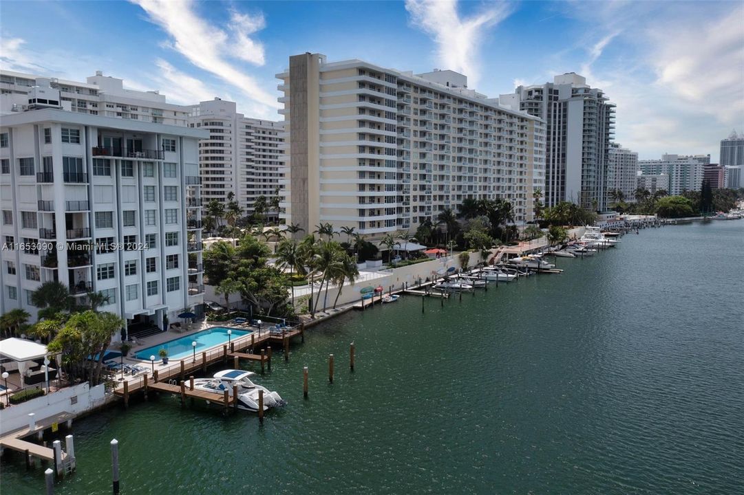 For Sale: $1,300,000 (3 beds, 2 baths, 2010 Square Feet)