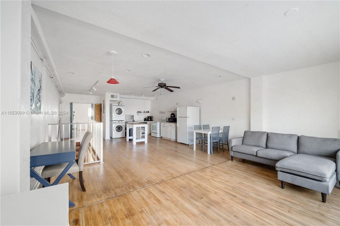 Active With Contract: $1,800 (1 beds, 1 baths, 1780 Square Feet)