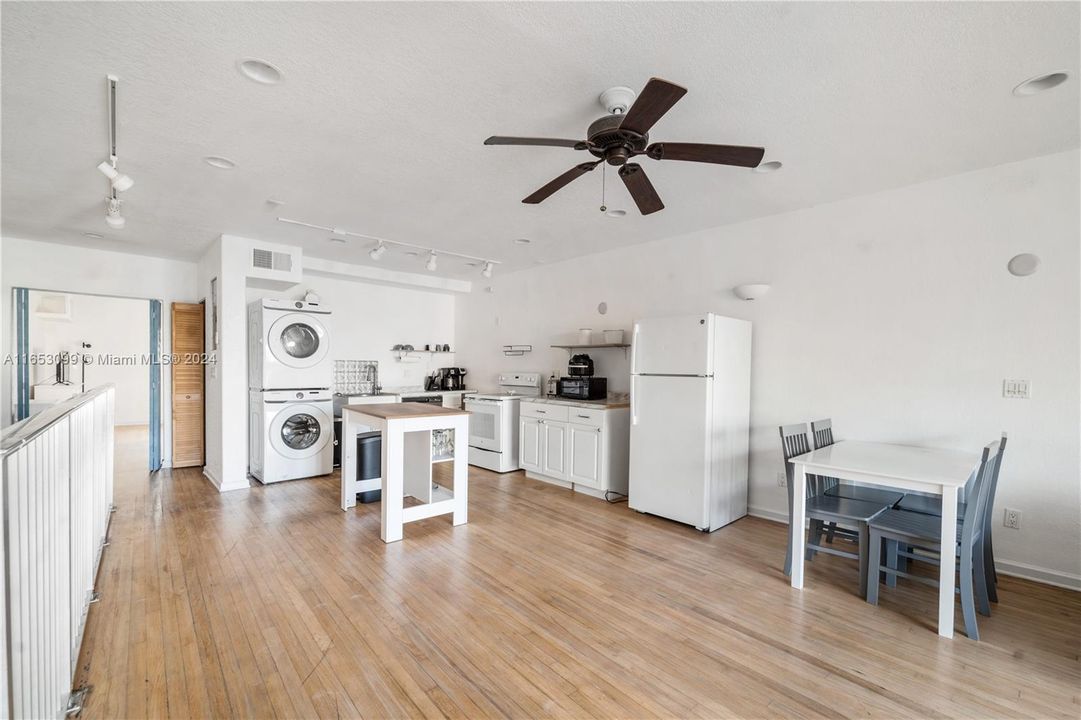 Active With Contract: $1,800 (1 beds, 1 baths, 1780 Square Feet)