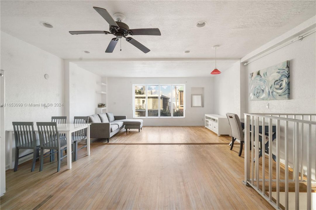 Active With Contract: $1,800 (1 beds, 1 baths, 1780 Square Feet)