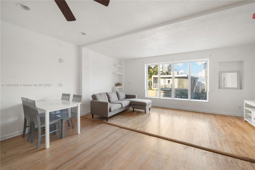 Active With Contract: $1,800 (1 beds, 1 baths, 1780 Square Feet)