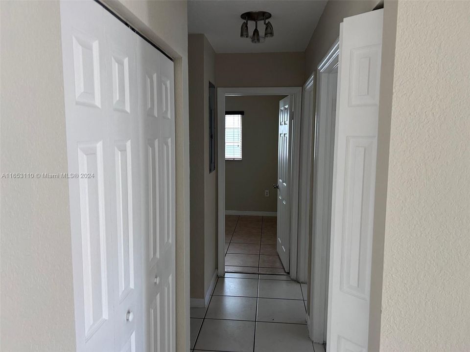 Active With Contract: $2,600 (3 beds, 2 baths, 1008 Square Feet)