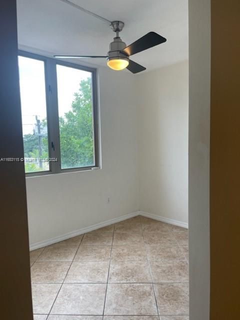 Active With Contract: $1,800 (1 beds, 1 baths, 400 Square Feet)