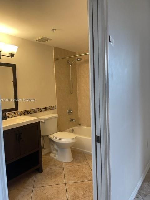 Active With Contract: $1,800 (1 beds, 1 baths, 400 Square Feet)