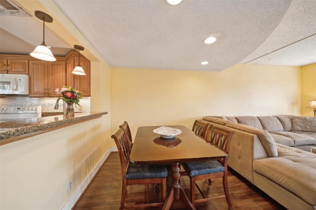 For Sale: $329,900 (2 beds, 2 baths, 1496 Square Feet)