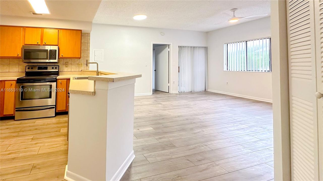 For Rent: $2,100 (2 beds, 2 baths, 858 Square Feet)