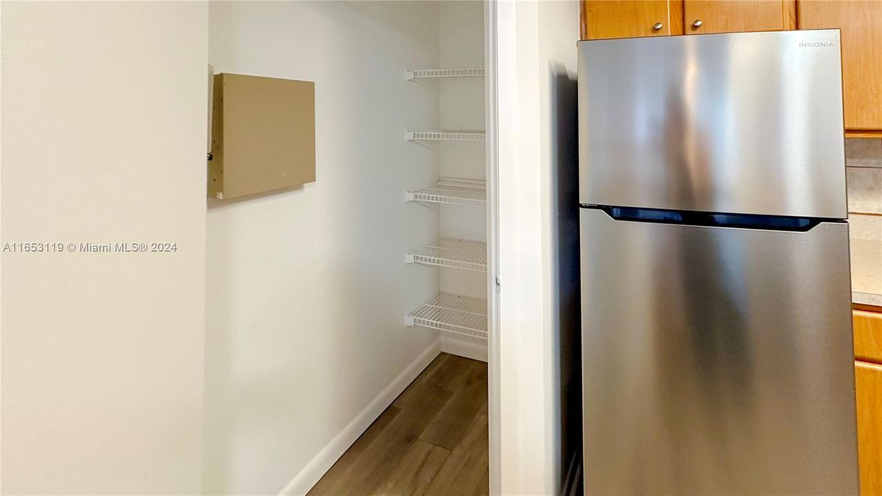 For Rent: $2,100 (2 beds, 2 baths, 858 Square Feet)