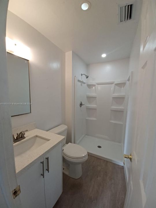 For Rent: $1,700 (1 beds, 1 baths, 1917 Square Feet)