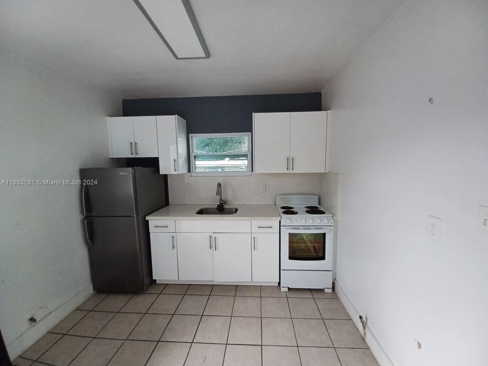 For Rent: $1,700 (1 beds, 1 baths, 1917 Square Feet)