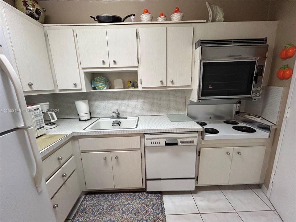 Active With Contract: $2,250 (0 beds, 1 baths, 600 Square Feet)