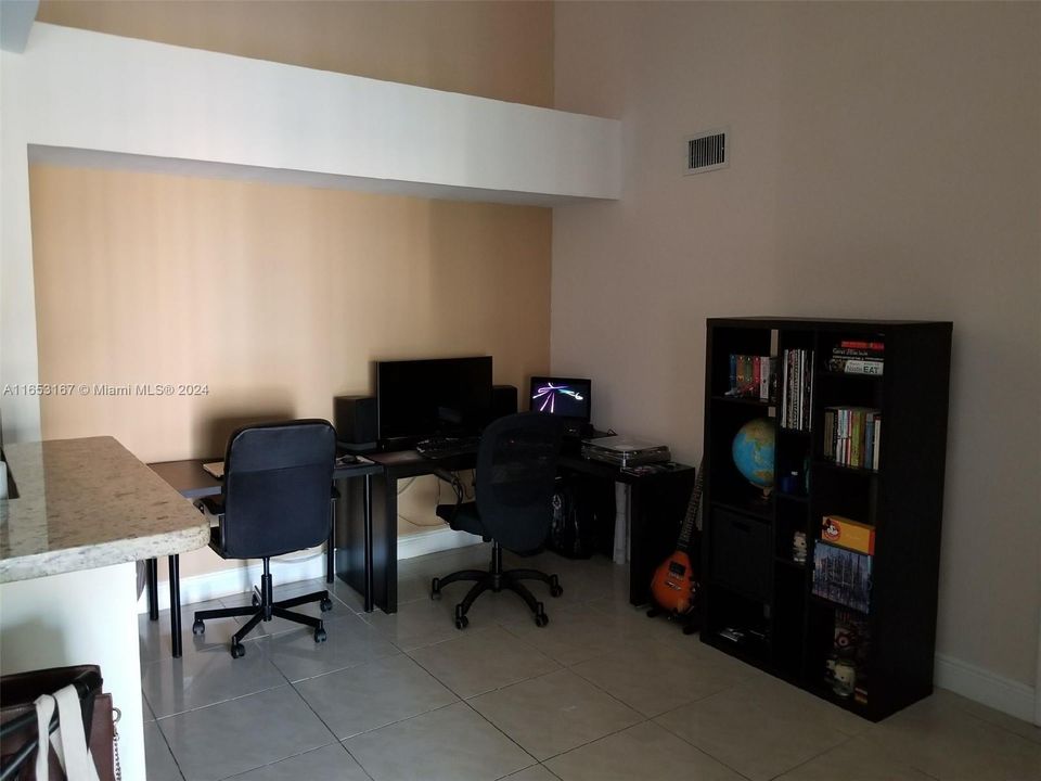 Activo con contrato: $1,950 (1 camas, 1 baños, 742 Pies cuadrados)