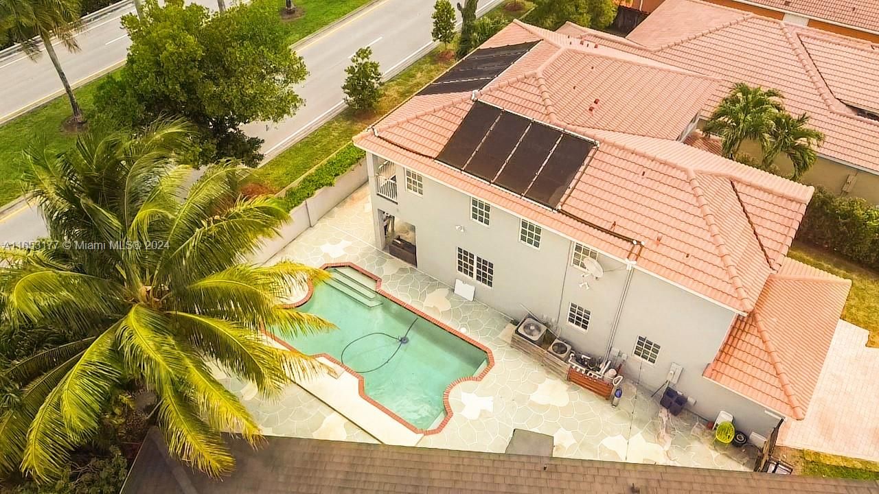 En Venta: $890,000 (4 camas, 3 baños, 3056 Pies cuadrados)