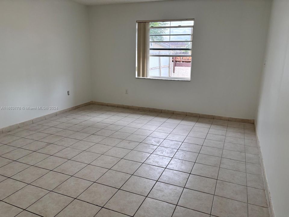 Active With Contract: $3,200 (3 beds, 2 baths, 1381 Square Feet)