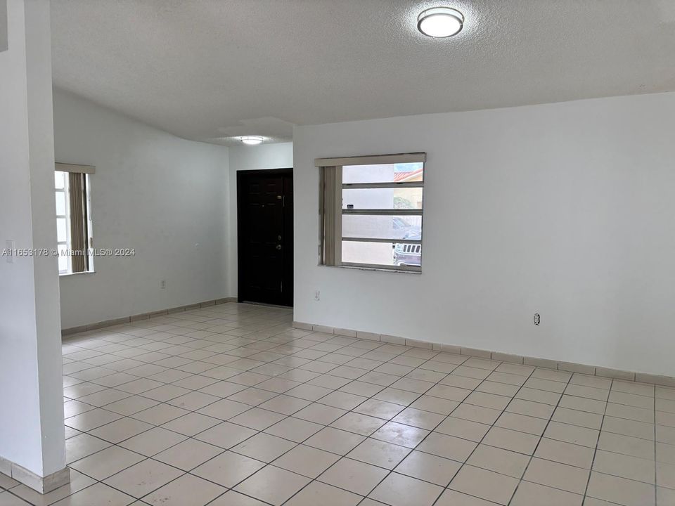 Active With Contract: $3,200 (3 beds, 2 baths, 1381 Square Feet)