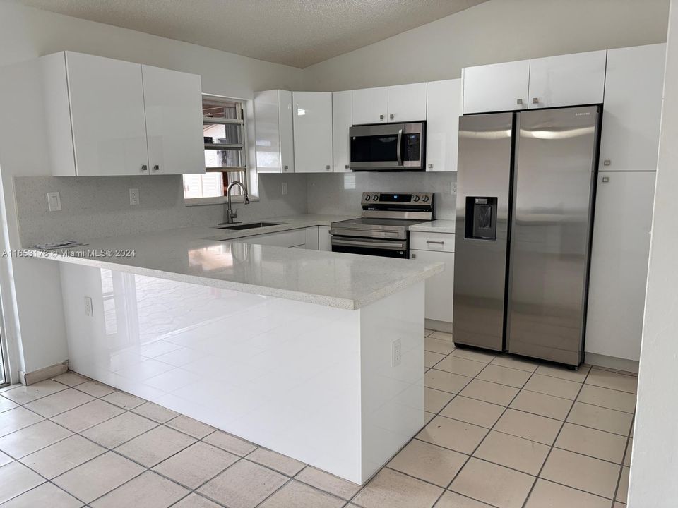 Active With Contract: $3,200 (3 beds, 2 baths, 1381 Square Feet)