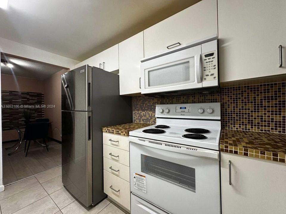 For Sale: $178,000 (1 beds, 1 baths, 620 Square Feet)