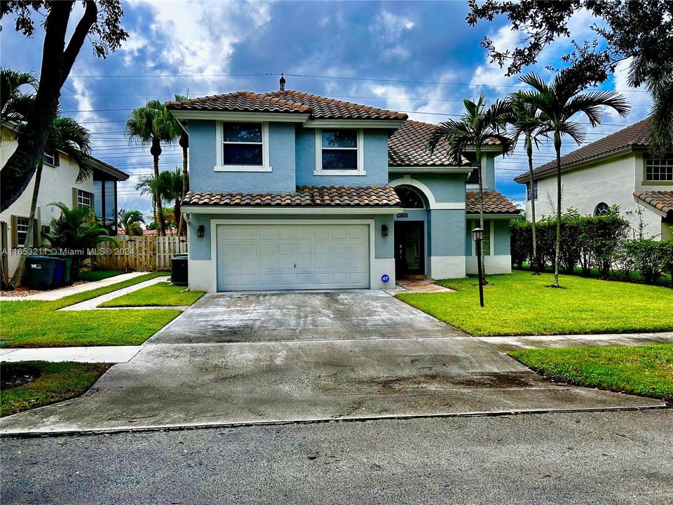 For Sale: $799,000 (4 beds, 3 baths, 1939 Square Feet)