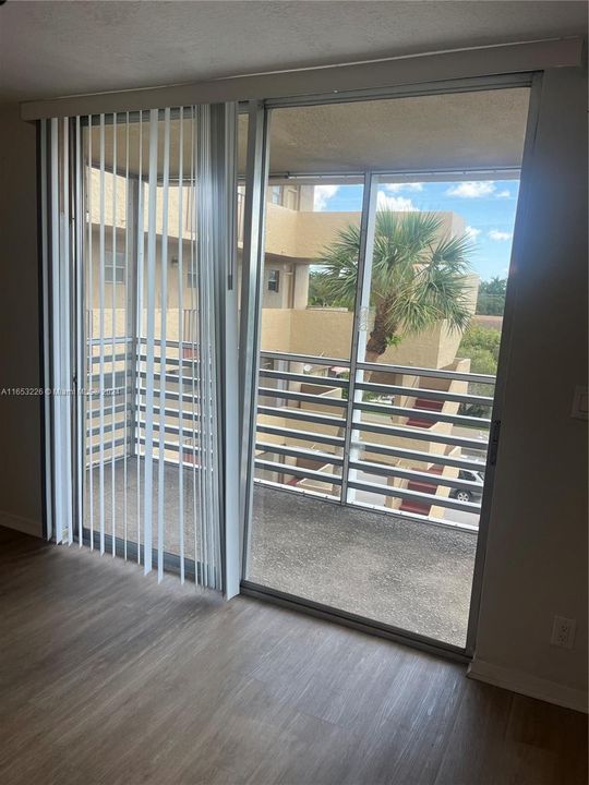 Recientemente alquilado: $1,650 (1 camas, 1 baños, 940 Pies cuadrados)