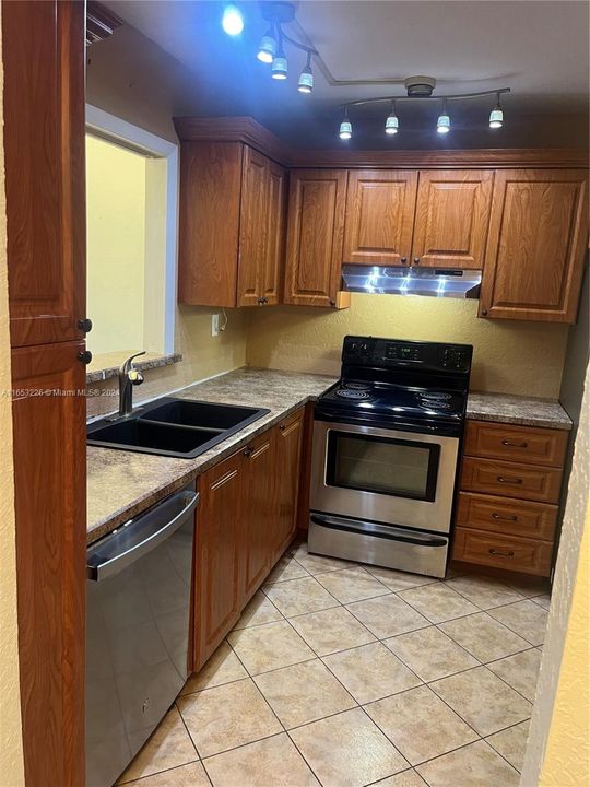 Recientemente alquilado: $1,650 (1 camas, 1 baños, 940 Pies cuadrados)