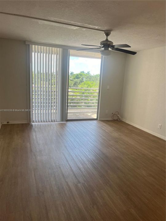 Recientemente alquilado: $1,650 (1 camas, 1 baños, 940 Pies cuadrados)