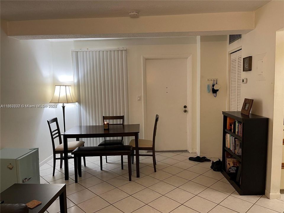 For Sale: $178,000 (1 beds, 1 baths, 513 Square Feet)