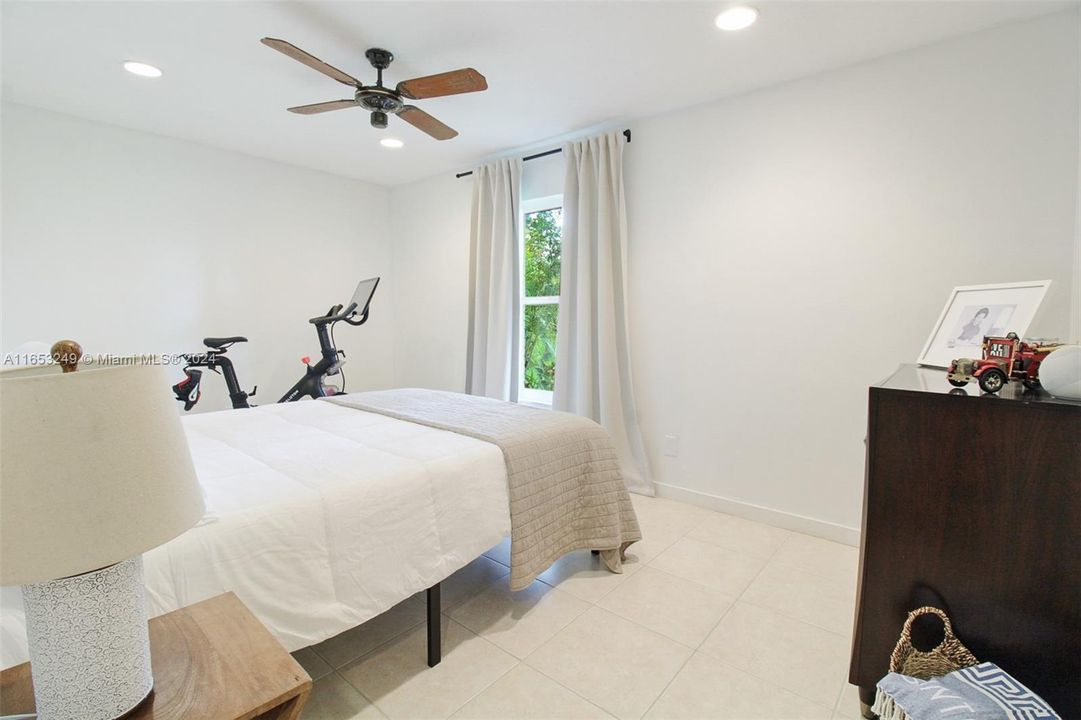 For Sale: $670,000 (3 beds, 2 baths, 1861 Square Feet)