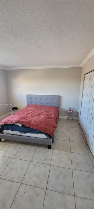 For Sale: $163,000 (1 beds, 1 baths, 640 Square Feet)