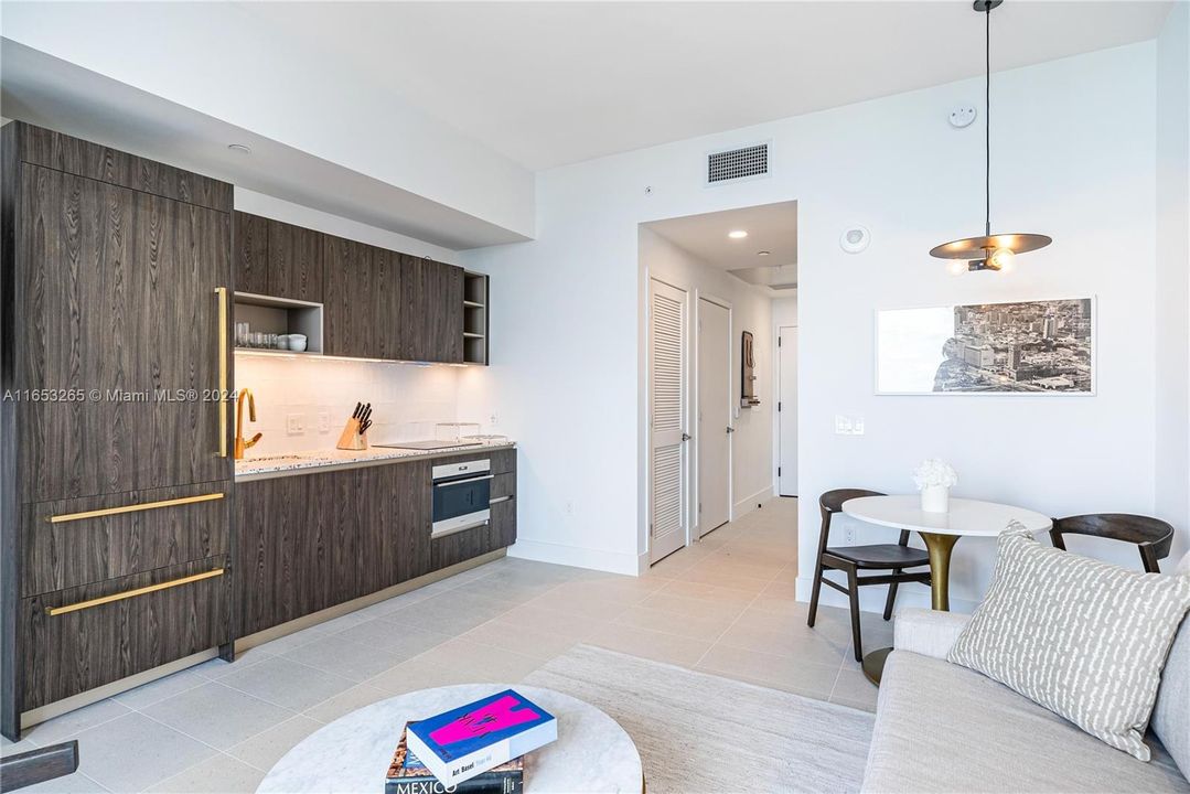 For Sale: $725,000 (1 beds, 1 baths, 505 Square Feet)