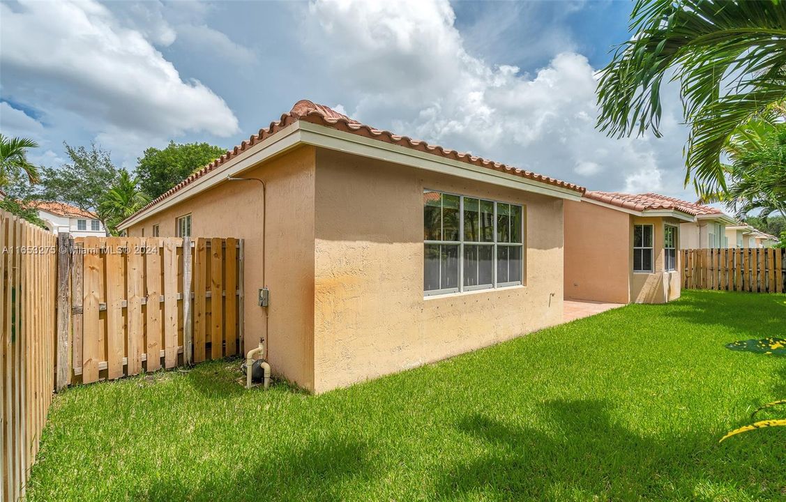 Recently Rented: $4,675 (3 beds, 2 baths, 2549 Square Feet)