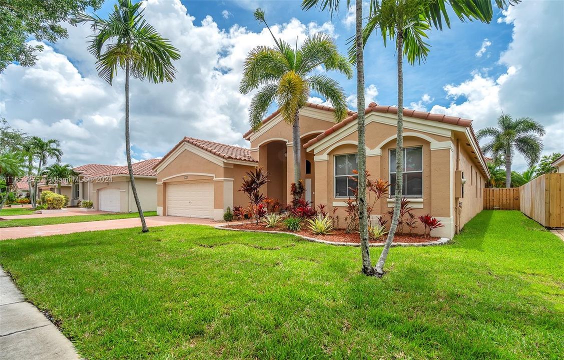 Recently Rented: $4,675 (3 beds, 2 baths, 2549 Square Feet)