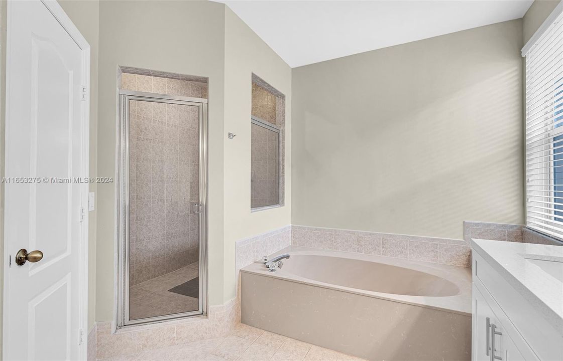 Recently Rented: $4,675 (3 beds, 2 baths, 2549 Square Feet)